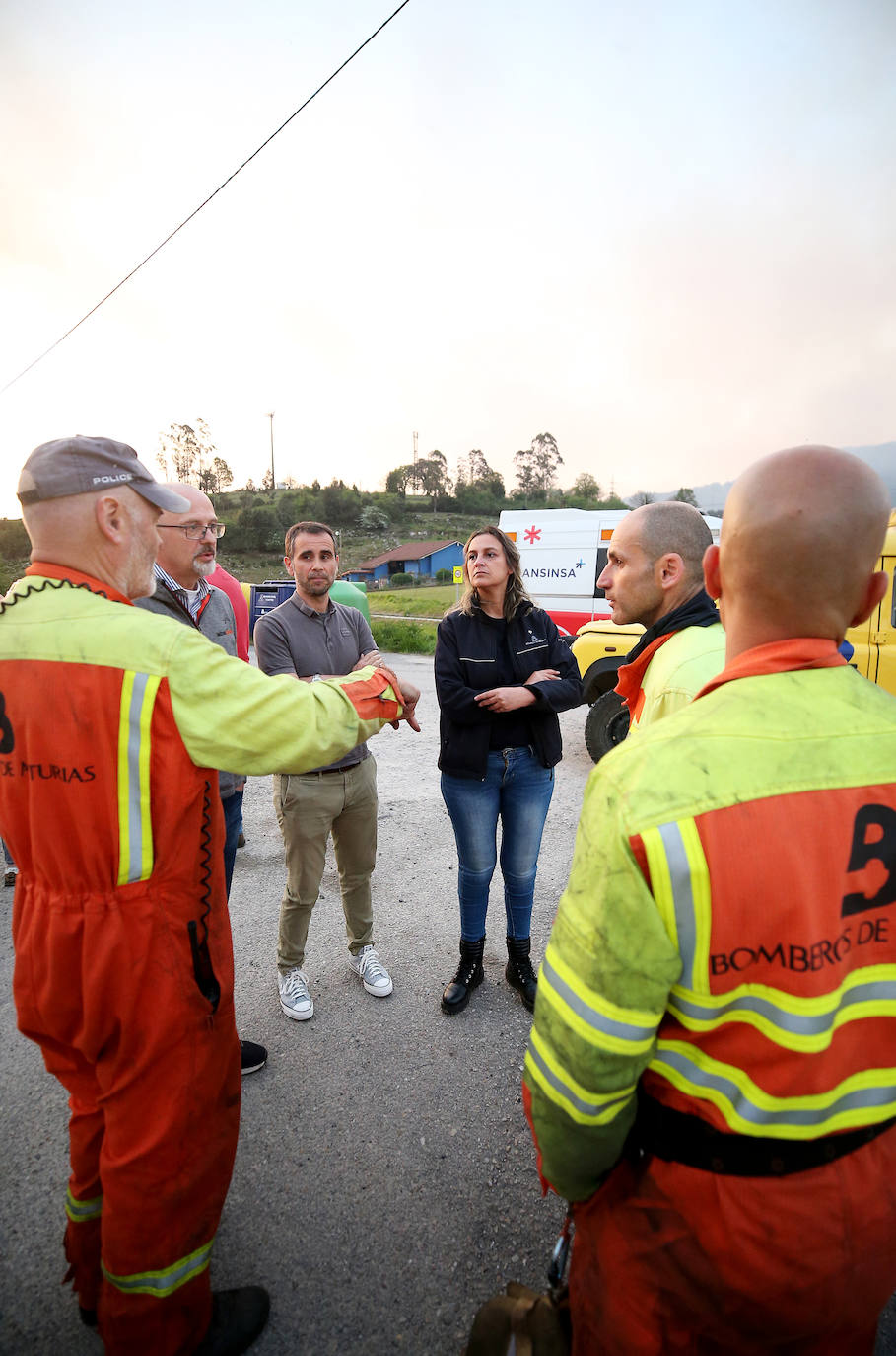 Un incendio en Las Regueras eleva el nivel de alerta