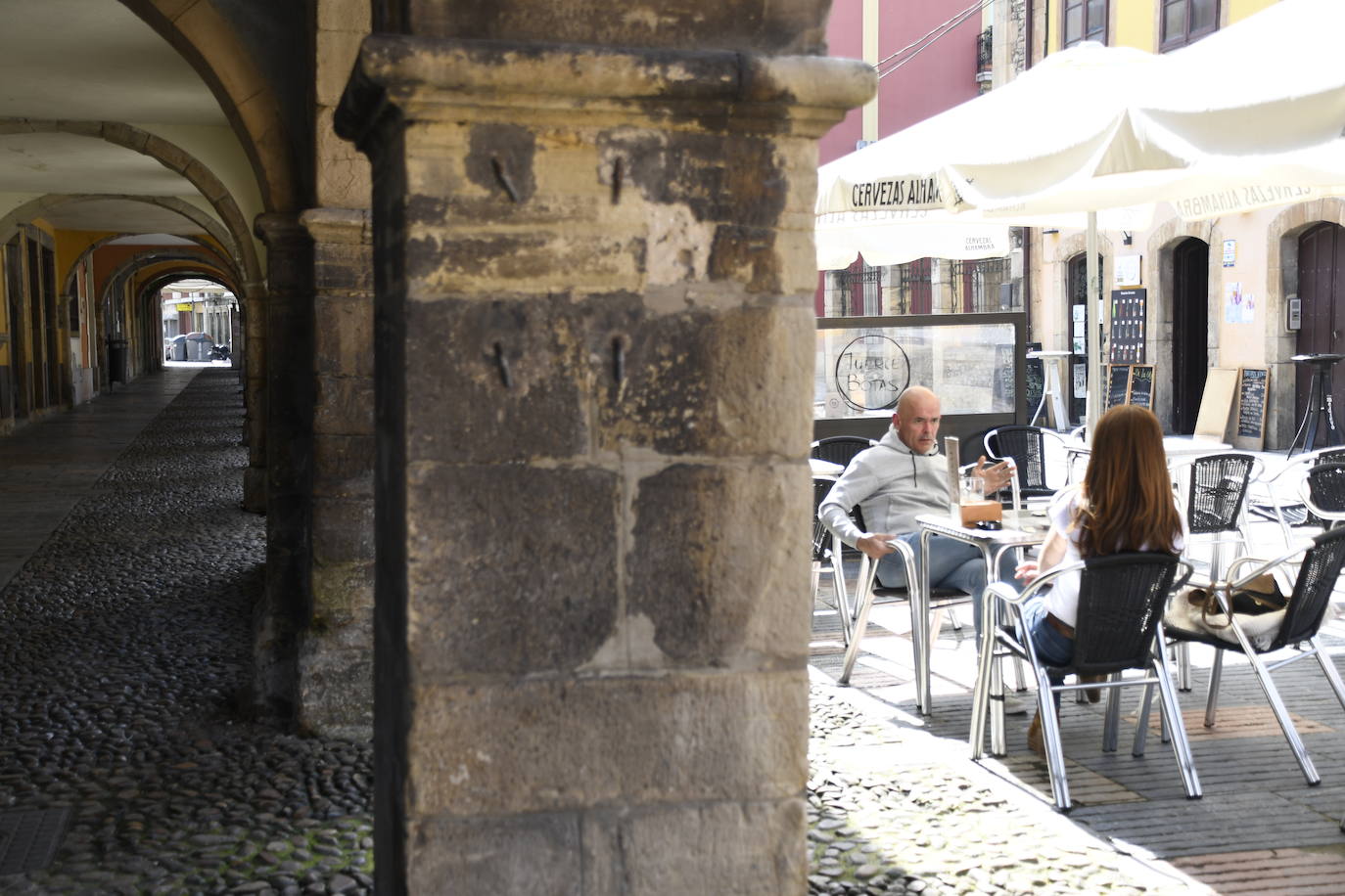 Calor y lleno total en Asturias en el Sábado Santo