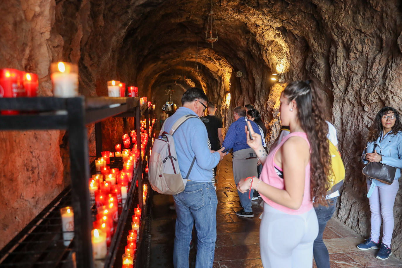 Calor y lleno total en Asturias en el Sábado Santo
