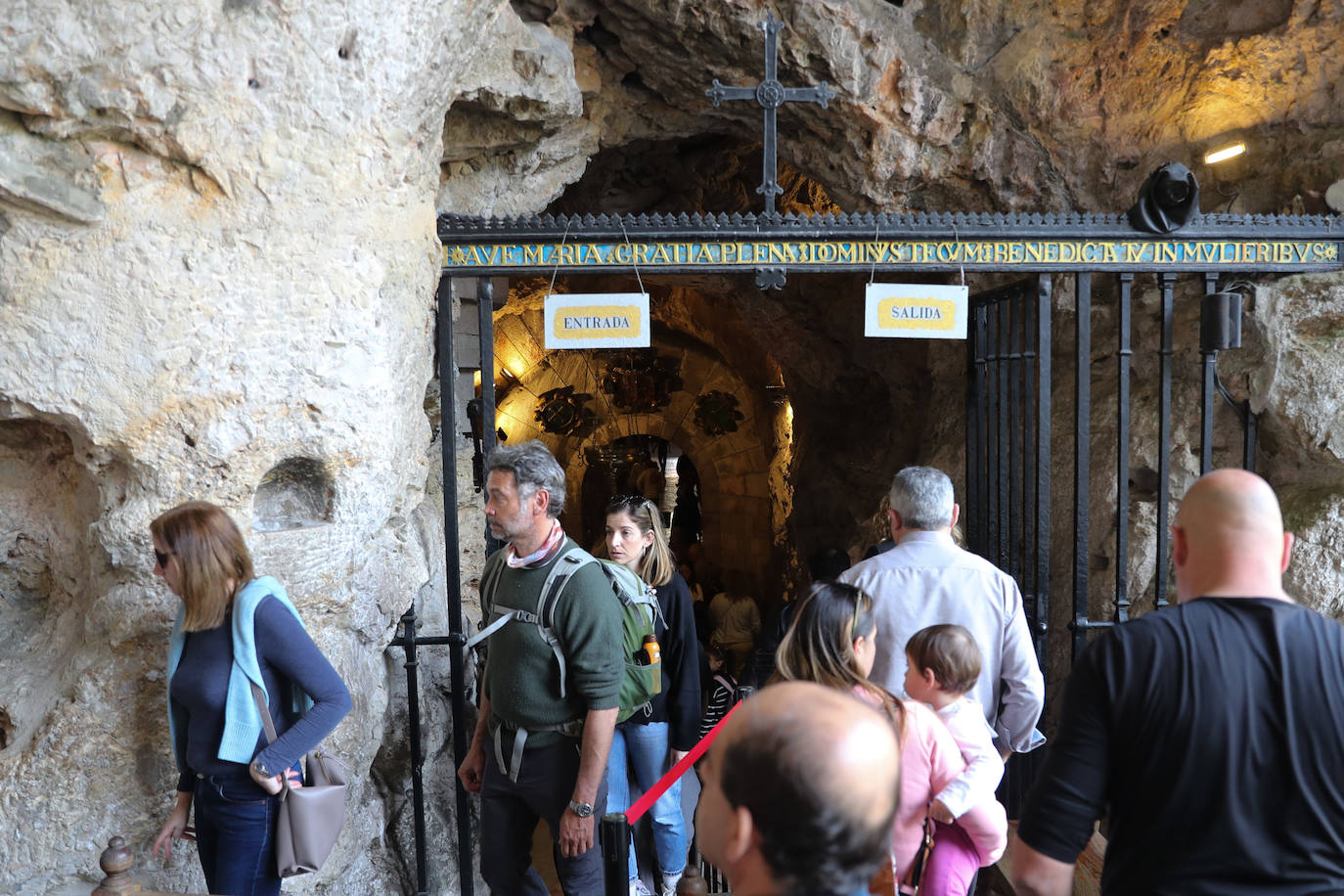 Calor y lleno total en Asturias en el Sábado Santo