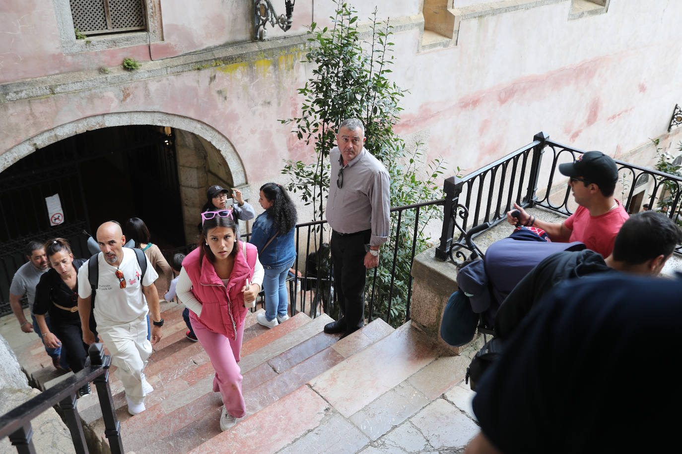 Calor y lleno total en Asturias en el Sábado Santo