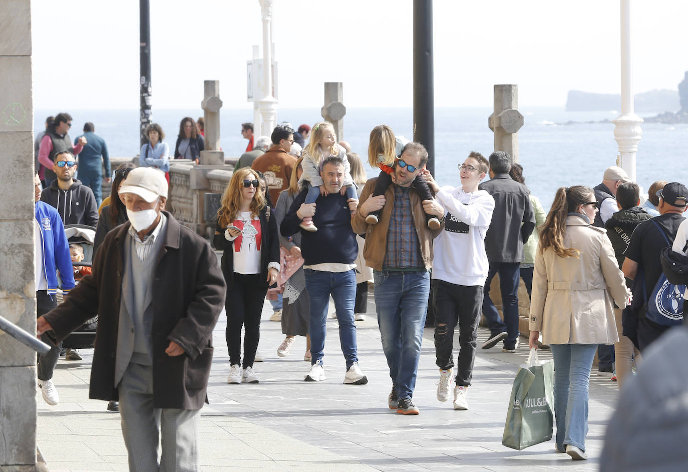 Calor y lleno total en Asturias en el Sábado Santo