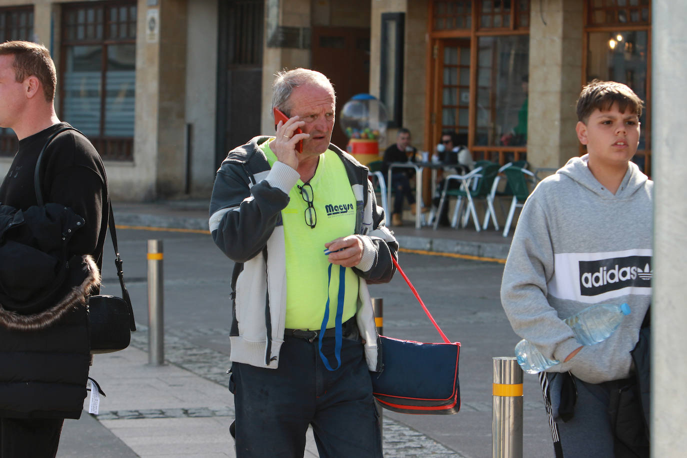 Calor y lleno total en Asturias en el Sábado Santo