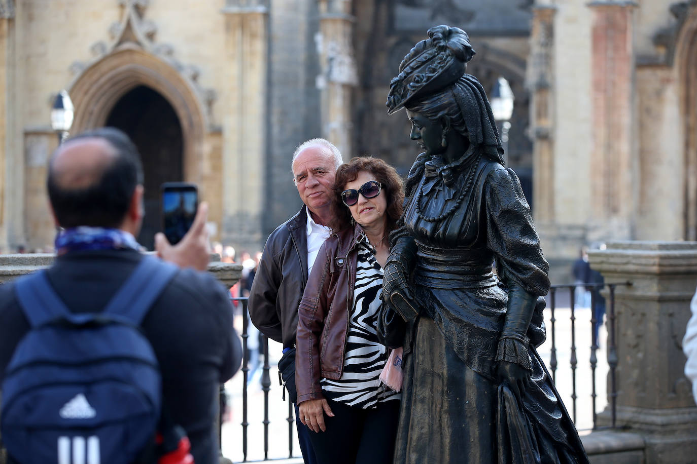 Calor y lleno total en Asturias en el Sábado Santo