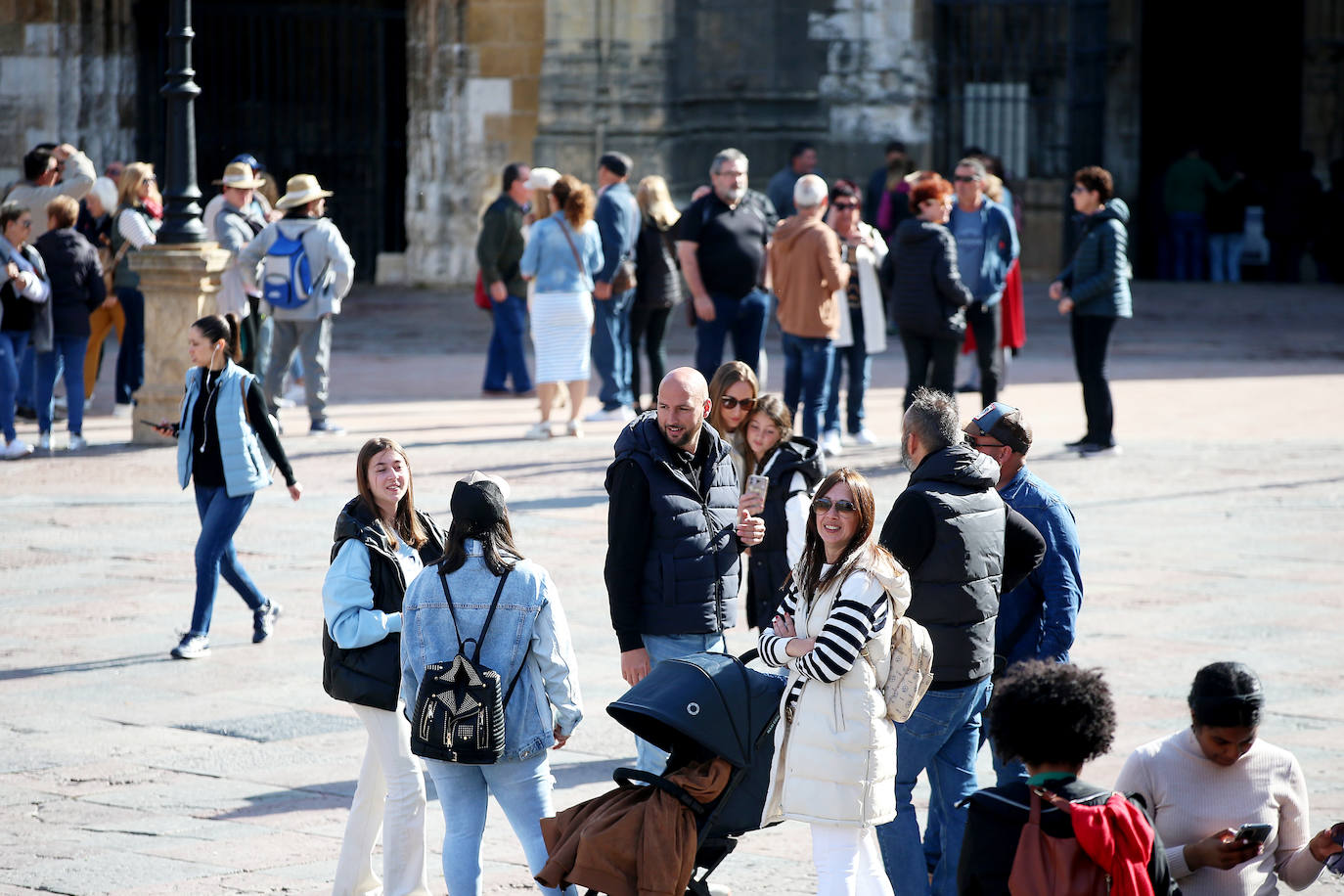 Calor y lleno total en Asturias en el Sábado Santo