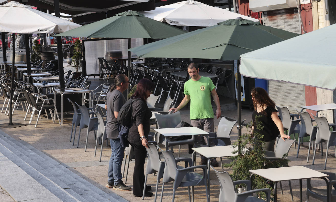 Calor y lleno total en Asturias en el Sábado Santo