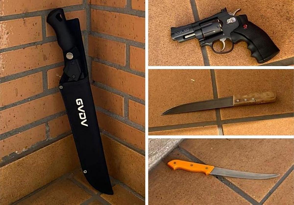 Imágenes del arsenal de armas incautado a los tres acusados.