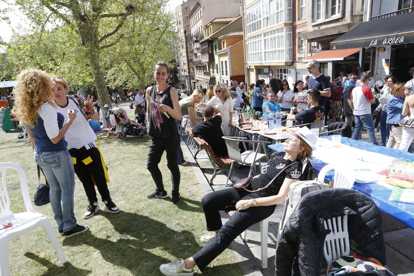 Avilés disfruta de la Comida en la Calle por todo lo alto