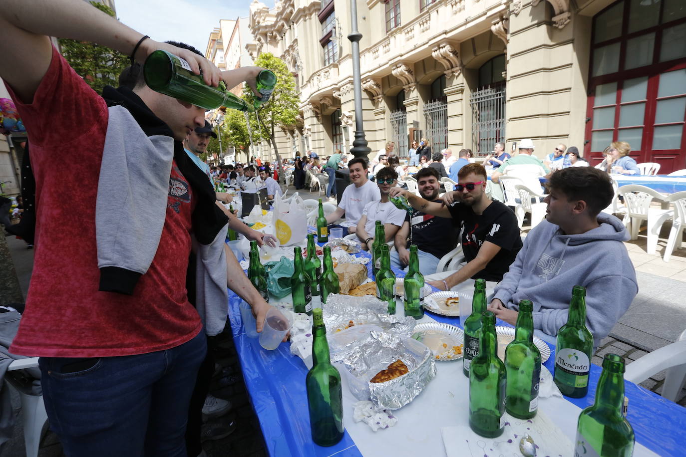 Avilés disfruta de la Comida en la Calle por todo lo alto