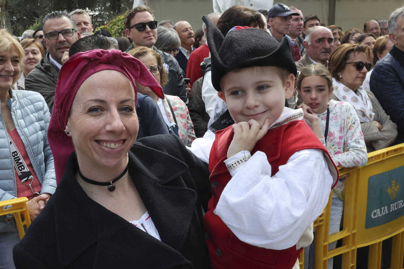 Pola de Siero se echa a las calles para celebrar los Güevos Pintos