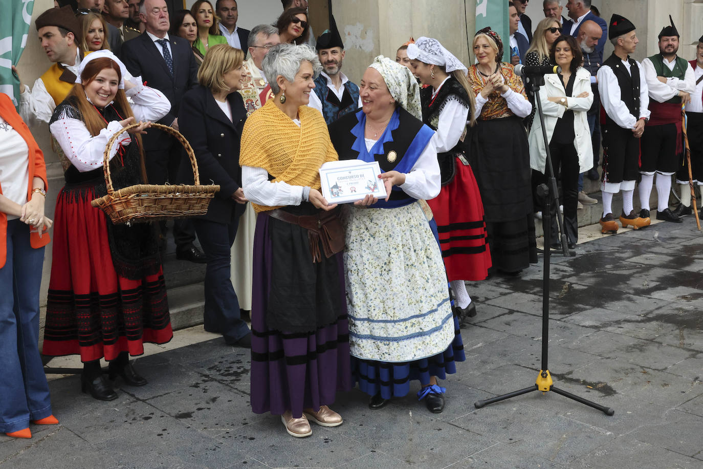 Pola de Siero se echa a las calles para celebrar los Güevos Pintos