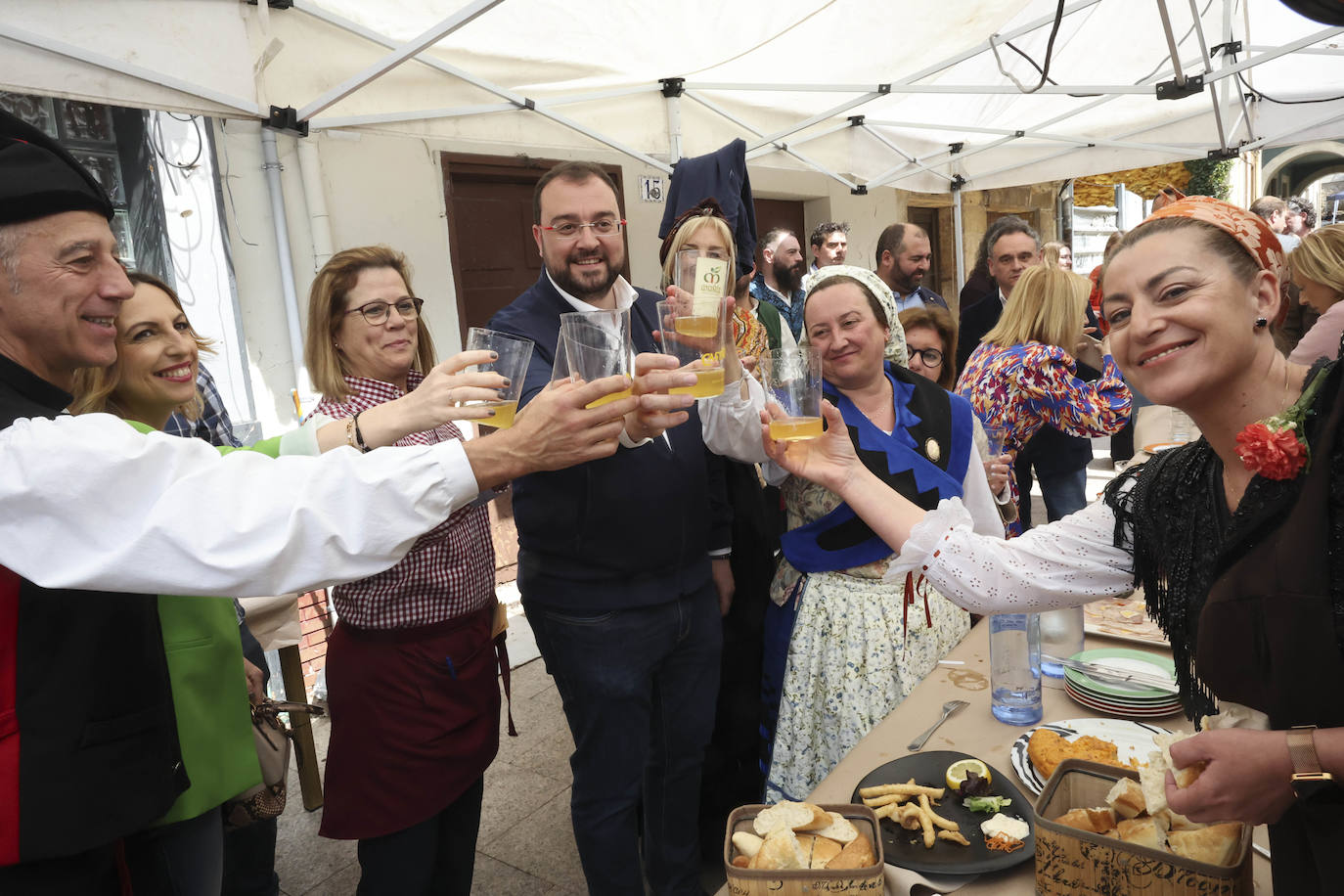 Pola de Siero se echa a las calles para celebrar los Güevos Pintos