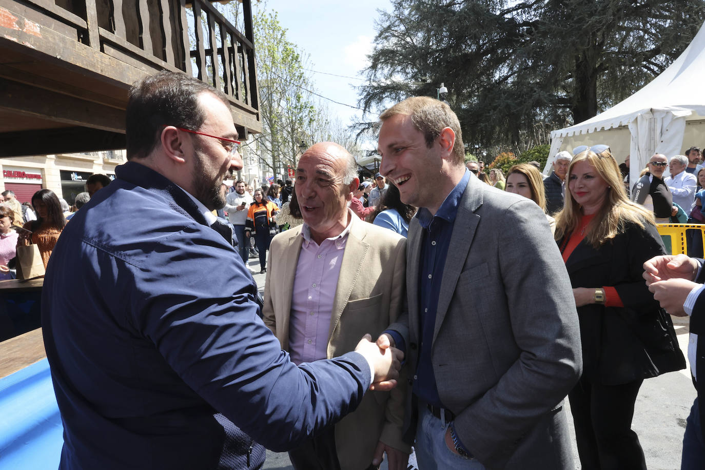 Pola de Siero se echa a las calles para celebrar los Güevos Pintos