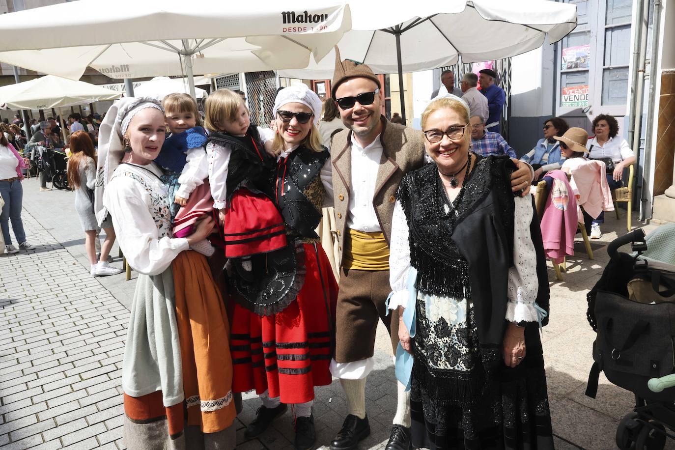 Pola de Siero se echa a las calles para celebrar los Güevos Pintos