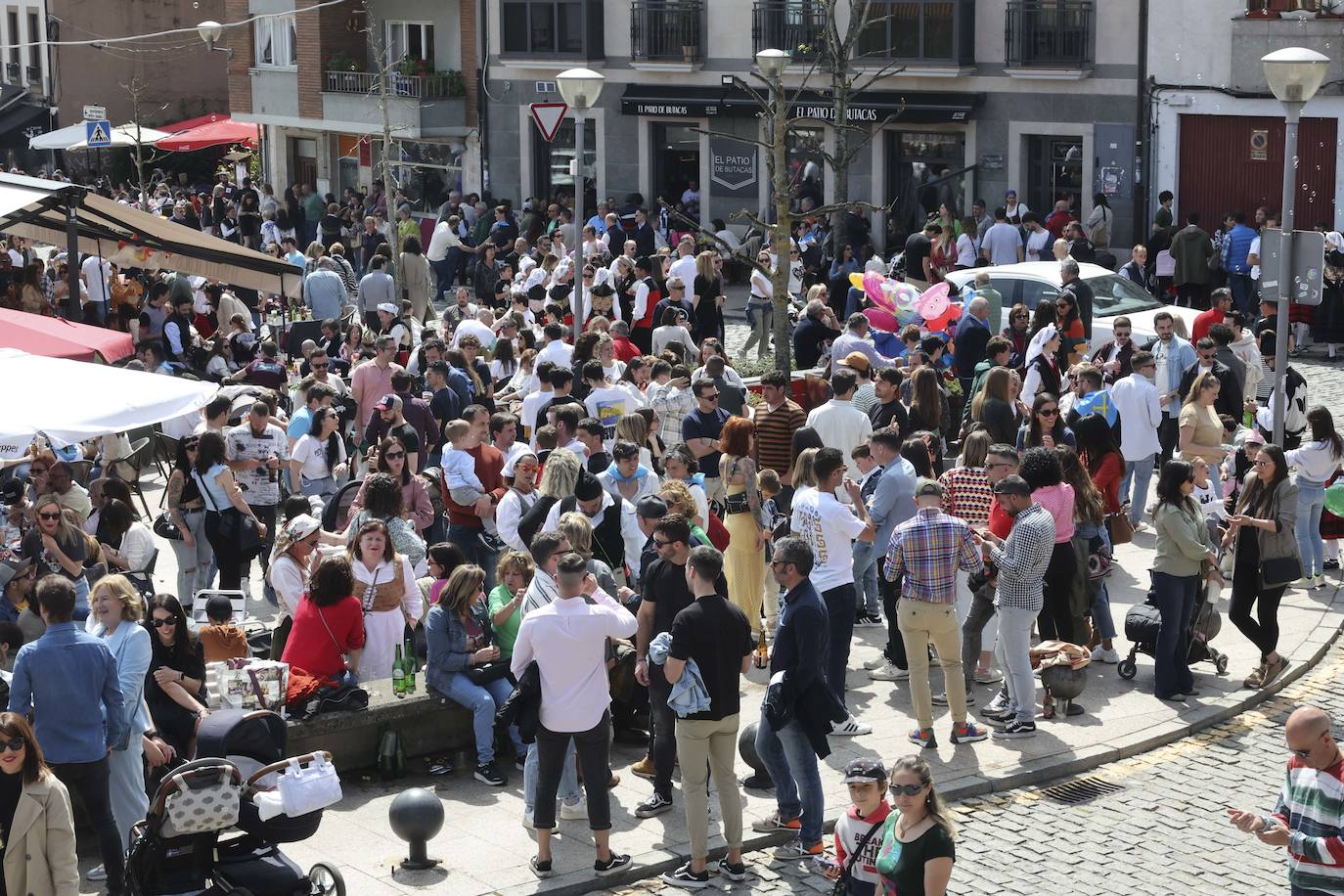 Pola de Siero se echa a las calles para celebrar los Güevos Pintos