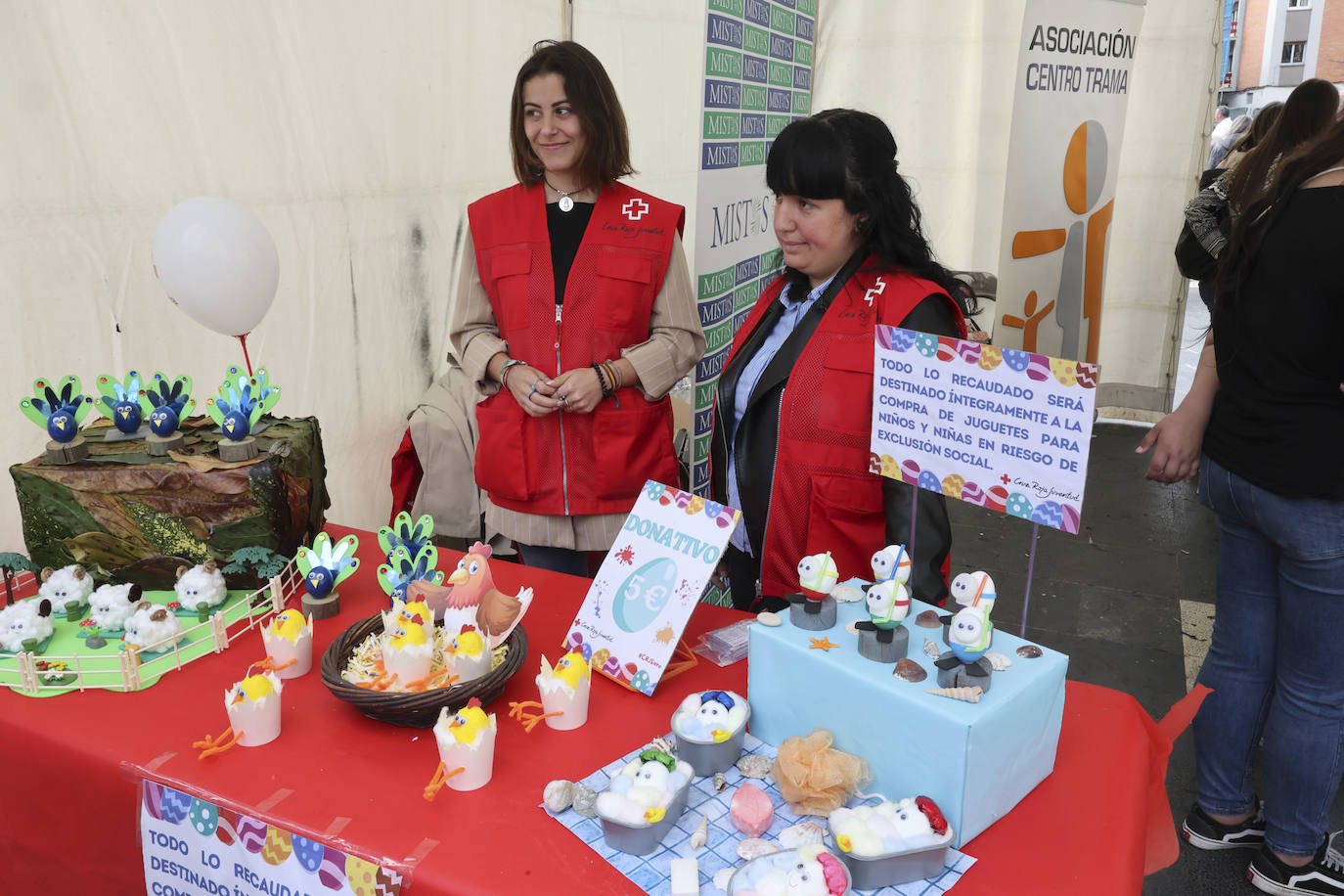 Pola de Siero se echa a las calles para celebrar los Güevos Pintos