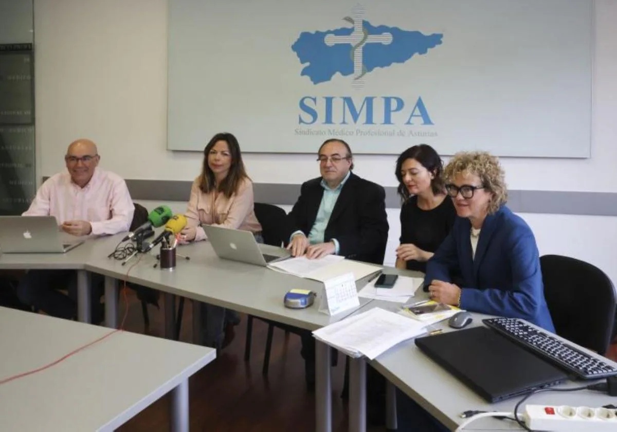 Alfonso García-Viejo, Lola Martín, José Antonio Vidal, Rut Palacio y Susana Santamarina, ayer, durante su intervención en la sede del Simpa.