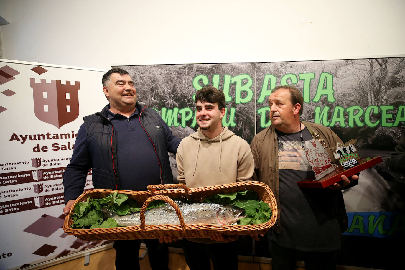 Así fue la subasta del campanu del Narcea celebrada en Cornellana