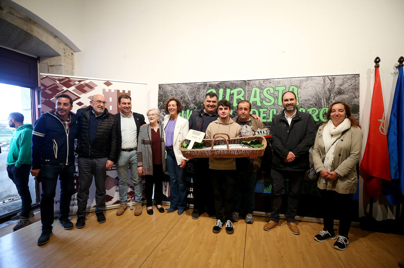 Así fue la subasta del campanu del Narcea celebrada en Cornellana