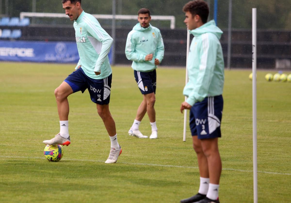 Dani Calvo, durante el entrenamiento de ayer en El Requexón.