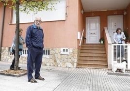 Ángeles García, Maximino Santos y Lucía Merino, vecinos de la calle Socorro, en Tremañes, coincidieron en elogiar el heroico rescate de Jorge Garrido.