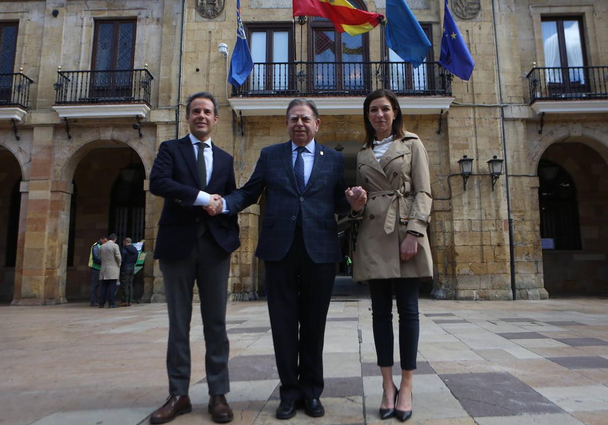 Nacho Cuesta, Alfredo Canteli y Lourdes García.