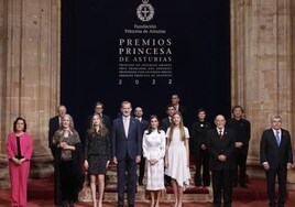 Froto de familia de los Premios Princesa 2022 con la Familia Real.
