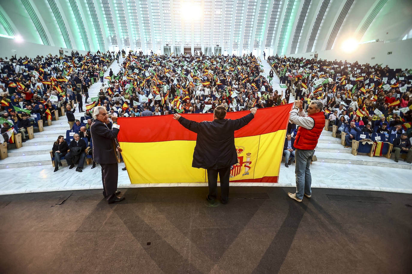 Vox reúne a sus simpatizantes en un mitin en Oviedo
