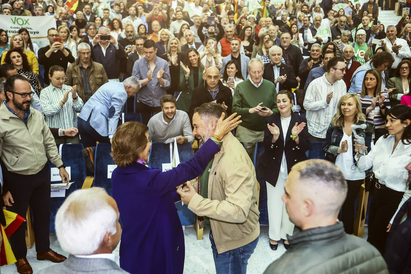 Vox reúne a sus simpatizantes en un mitin en Oviedo