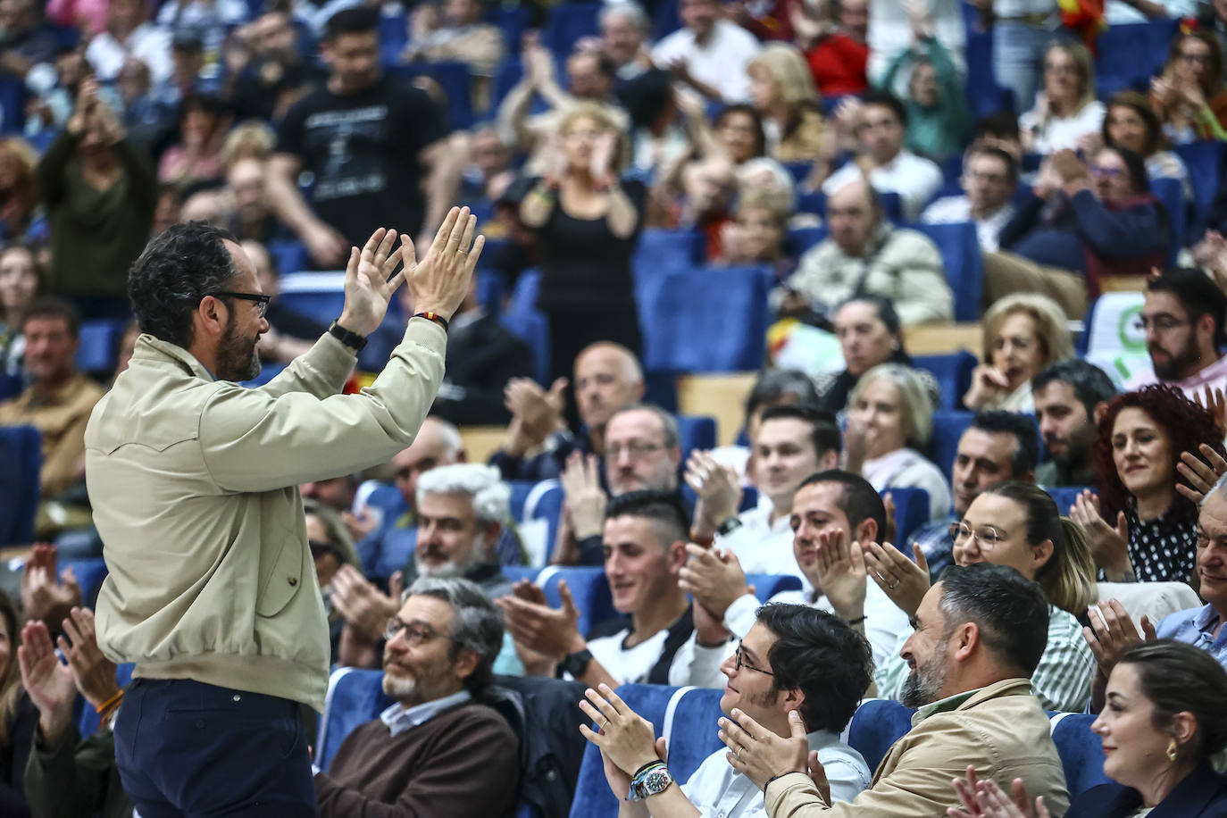 Vox reúne a sus simpatizantes en un mitin en Oviedo