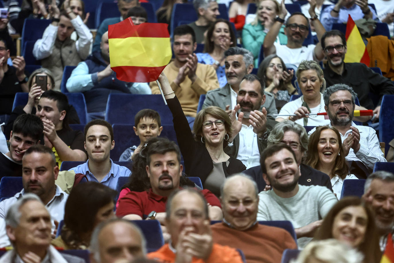 Vox reúne a sus simpatizantes en un mitin en Oviedo