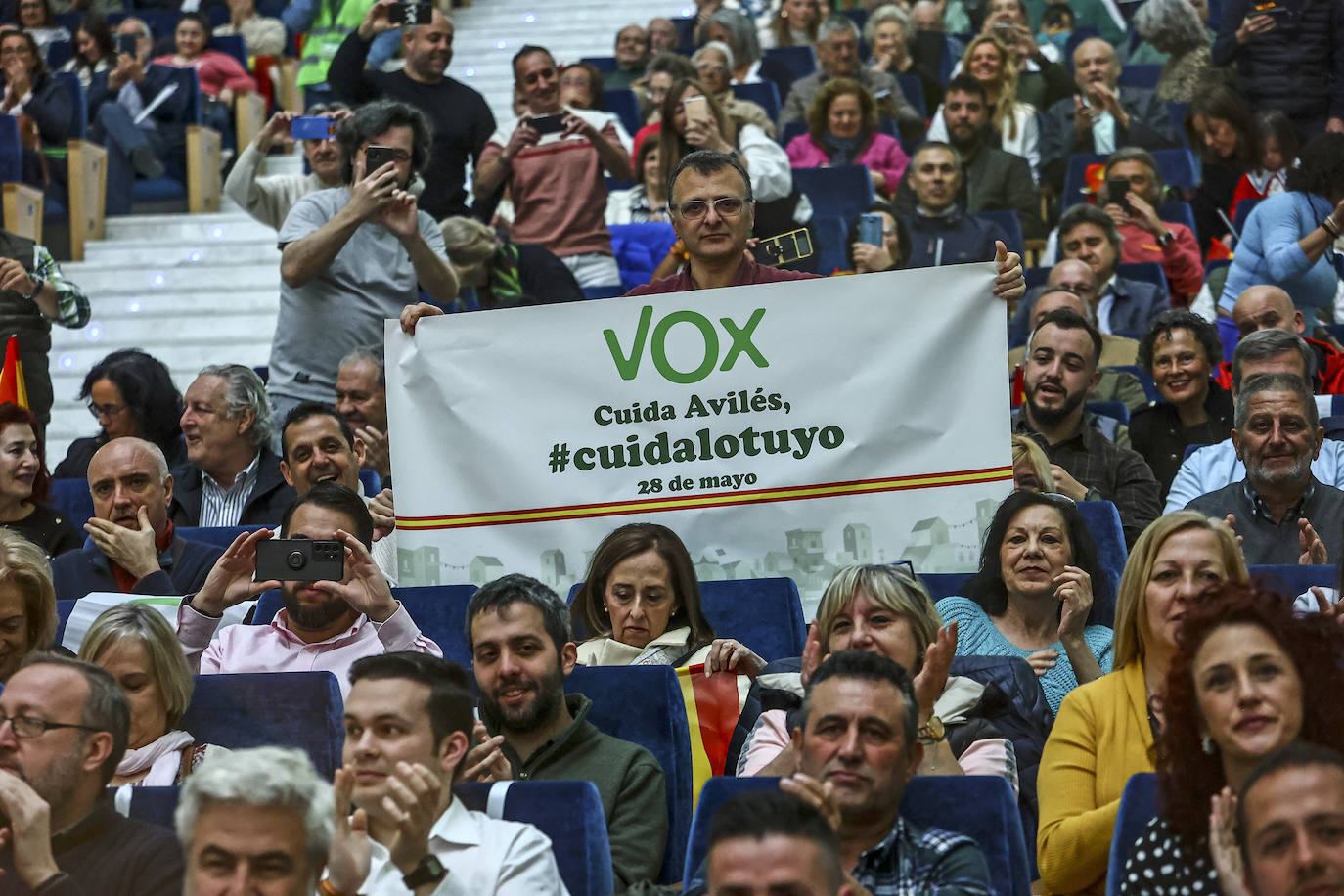 Vox reúne a sus simpatizantes en un mitin en Oviedo