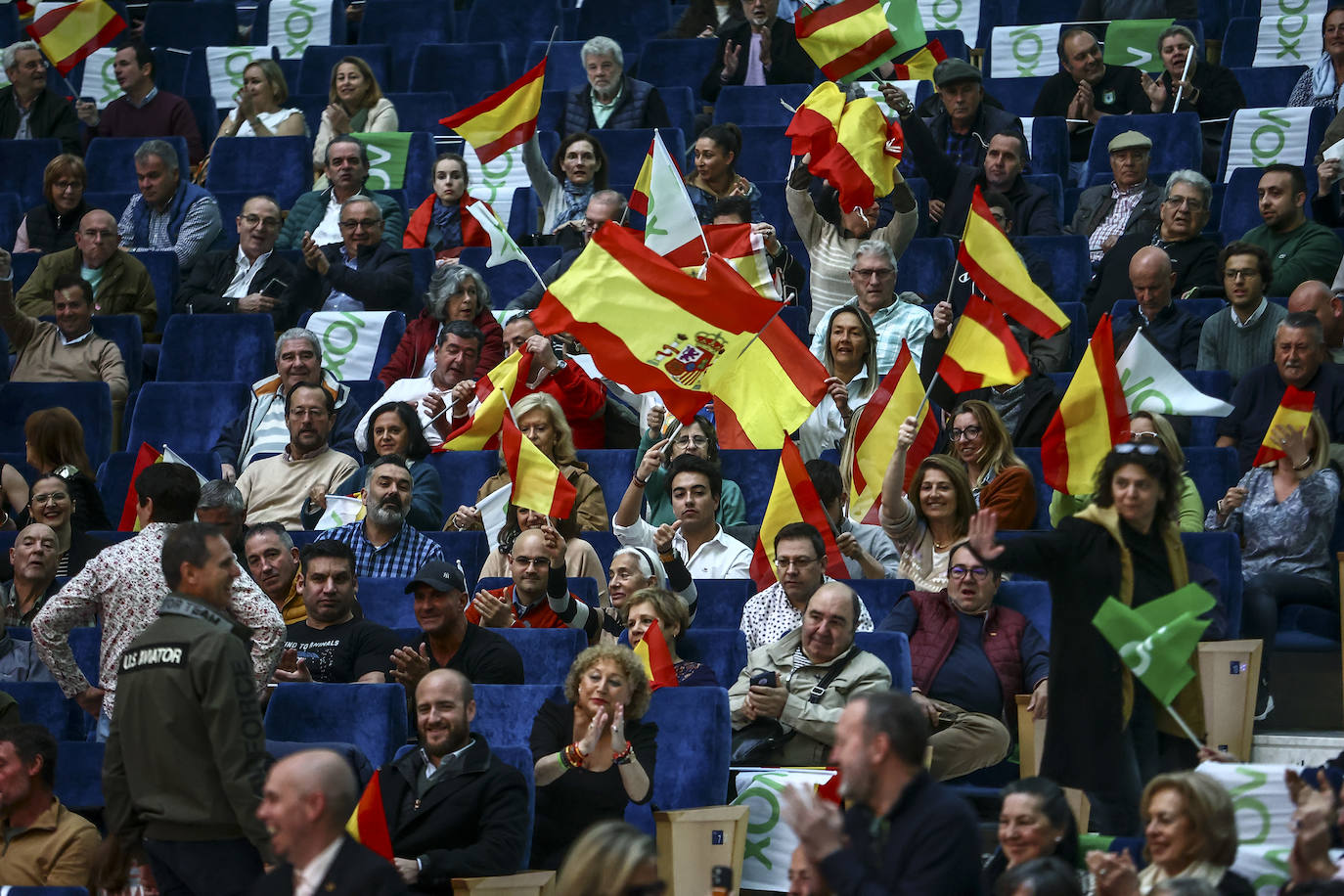 Vox reúne a sus simpatizantes en un mitin en Oviedo