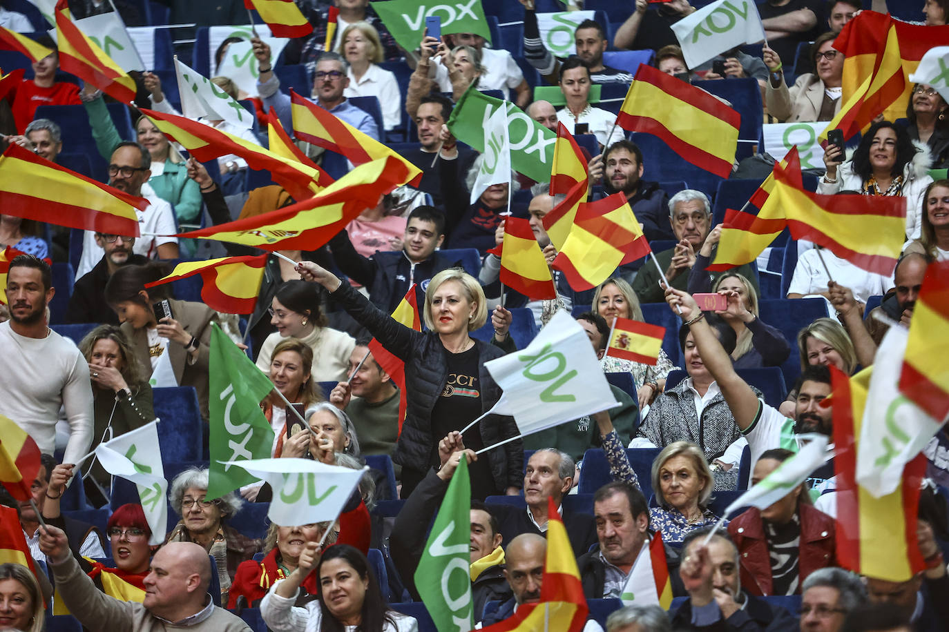 Vox reúne a sus simpatizantes en un mitin en Oviedo