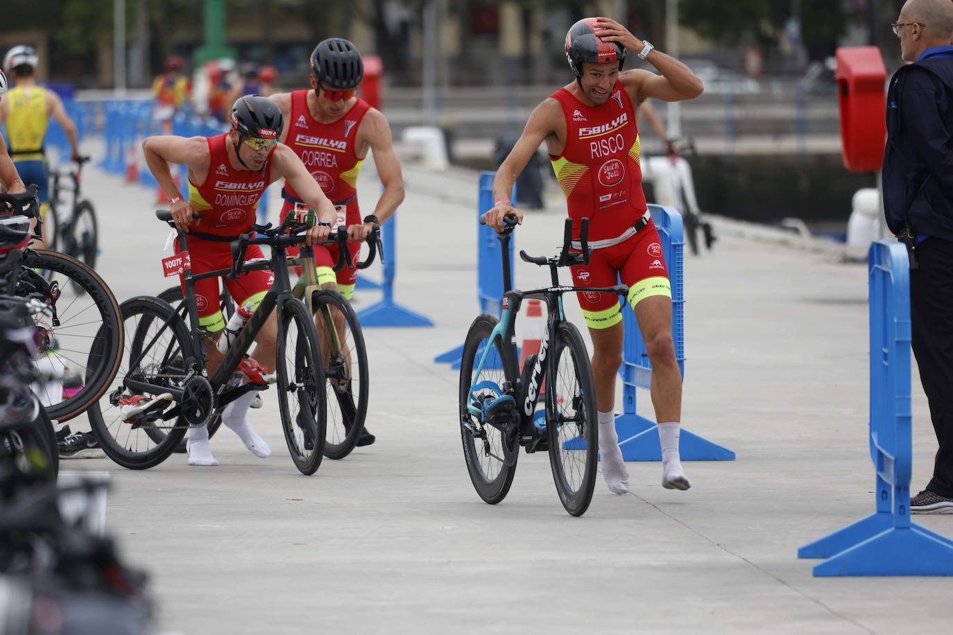 Avilés corona a sus primeros campeones de España en duatlón