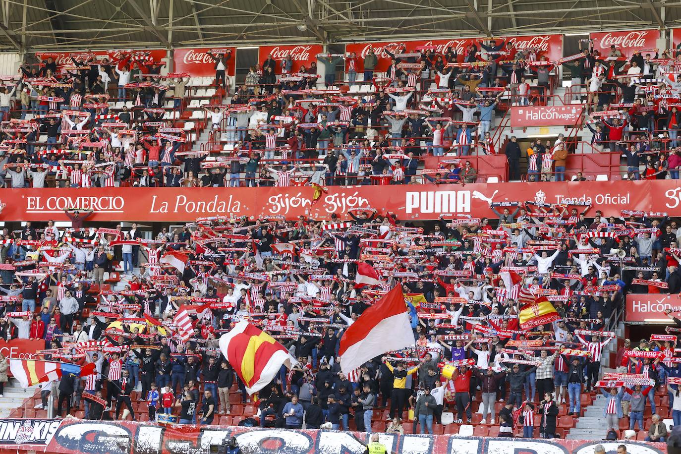 ¿Estuviste en el Sporting - Alavés? ¡Búscate en las fotos!