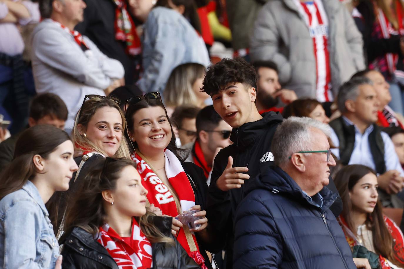 ¿Estuviste en el Sporting - Alavés? ¡Búscate en las fotos!