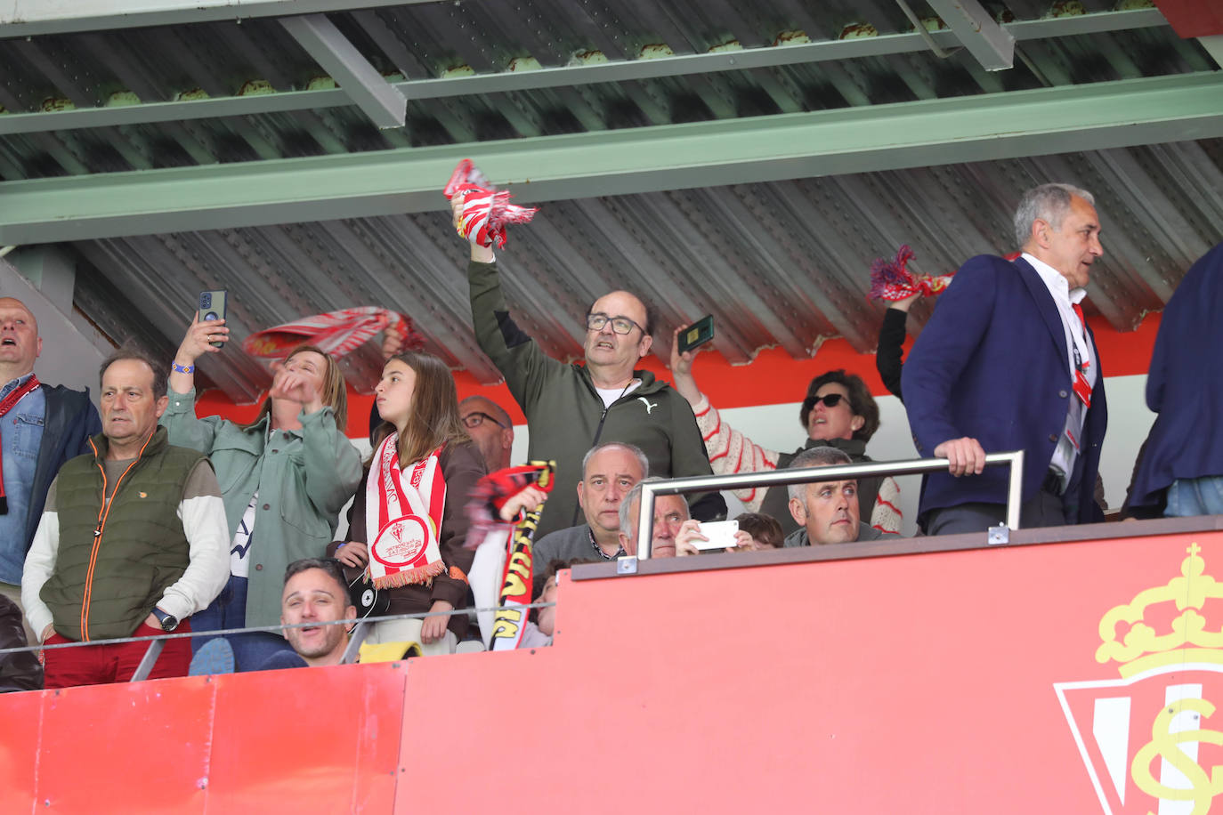 ¿Estuviste en el Sporting - Alavés? ¡Búscate en las fotos!