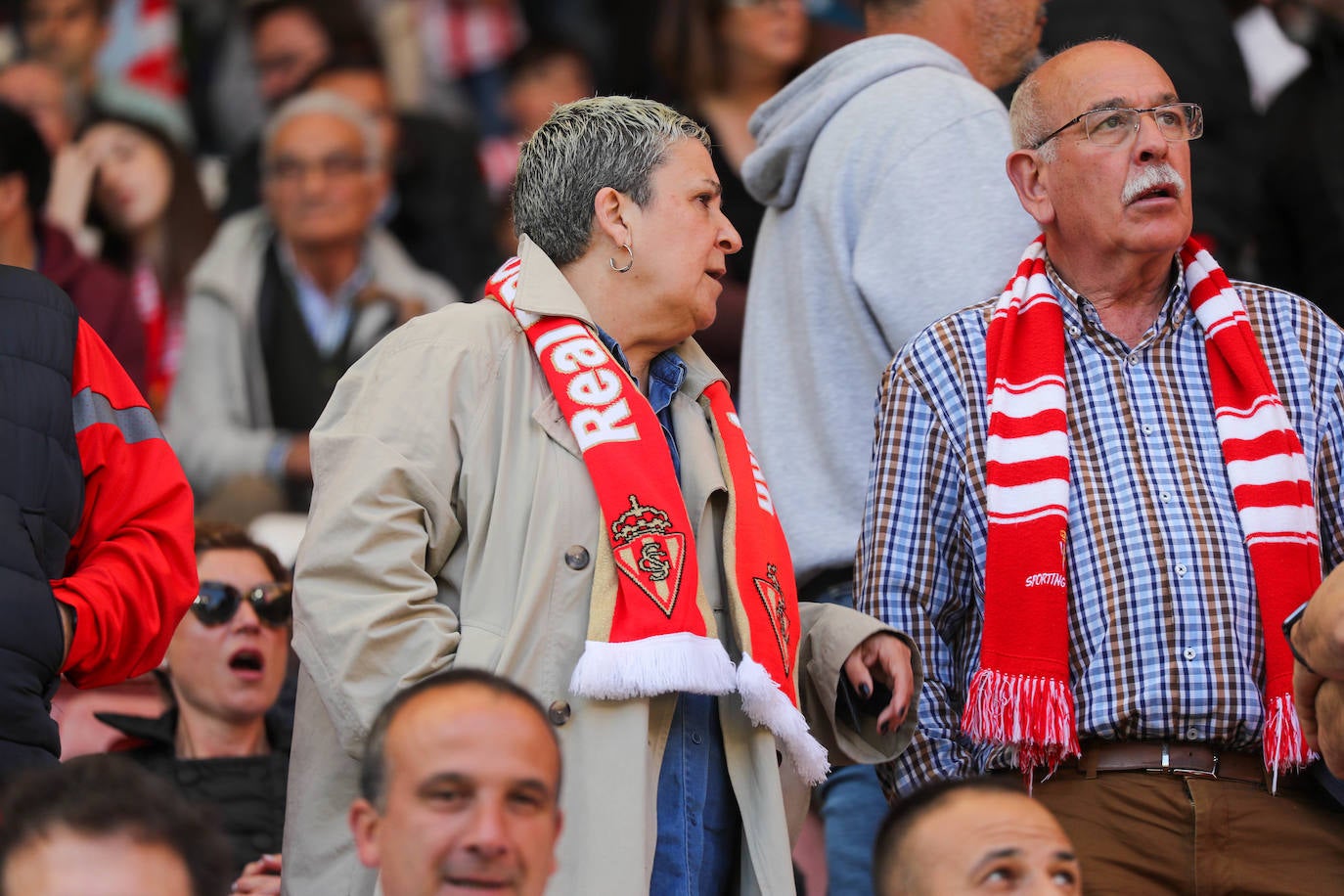 ¿Estuviste en el Sporting - Alavés? ¡Búscate en las fotos!