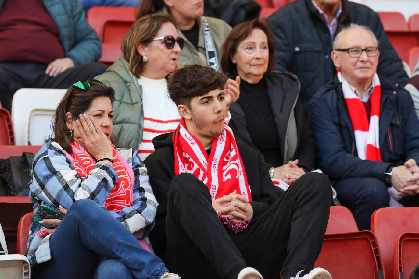 ¿Estuviste en el Sporting - Alavés? ¡Búscate en las fotos!