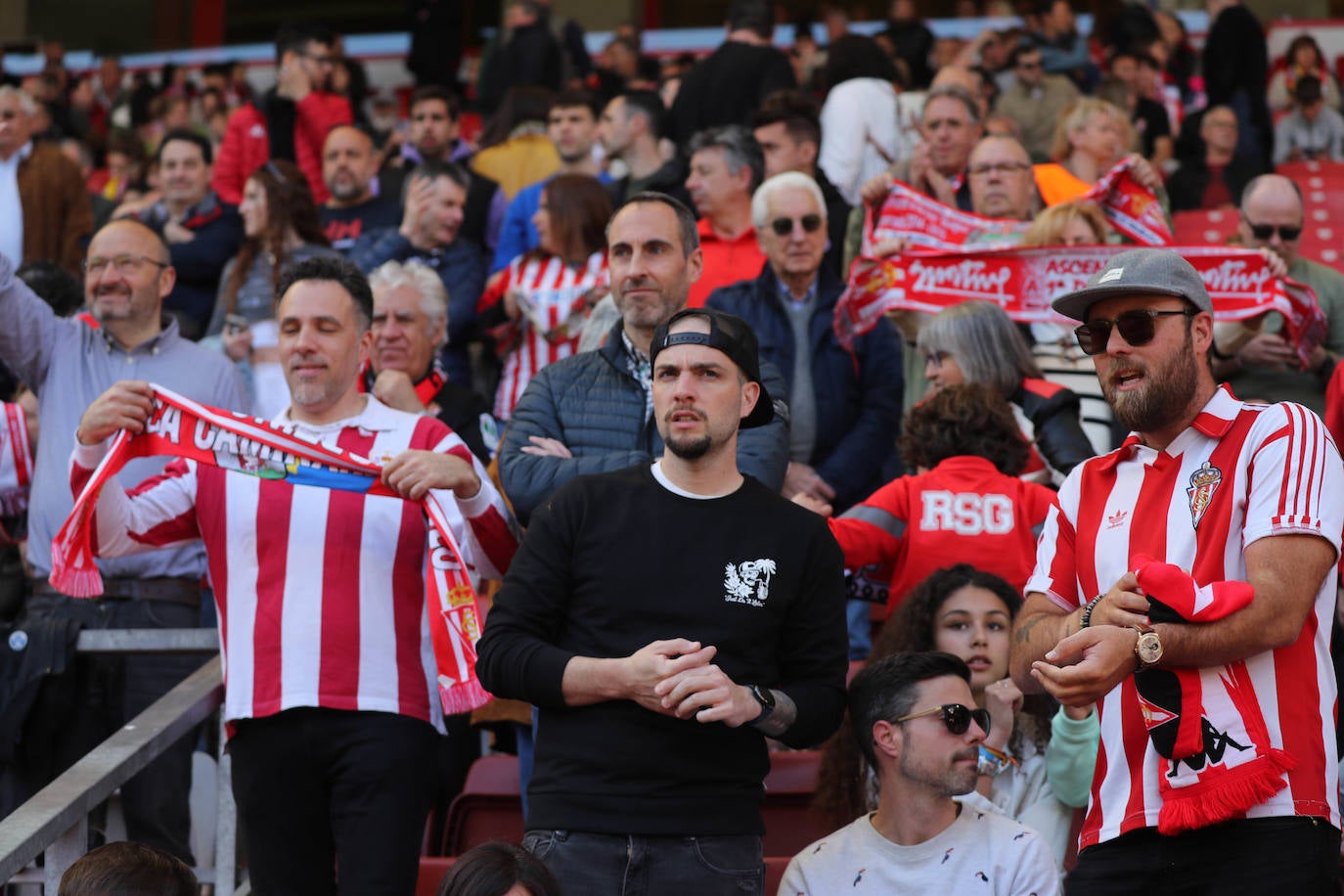 ¿Estuviste en el Sporting - Alavés? ¡Búscate en las fotos!