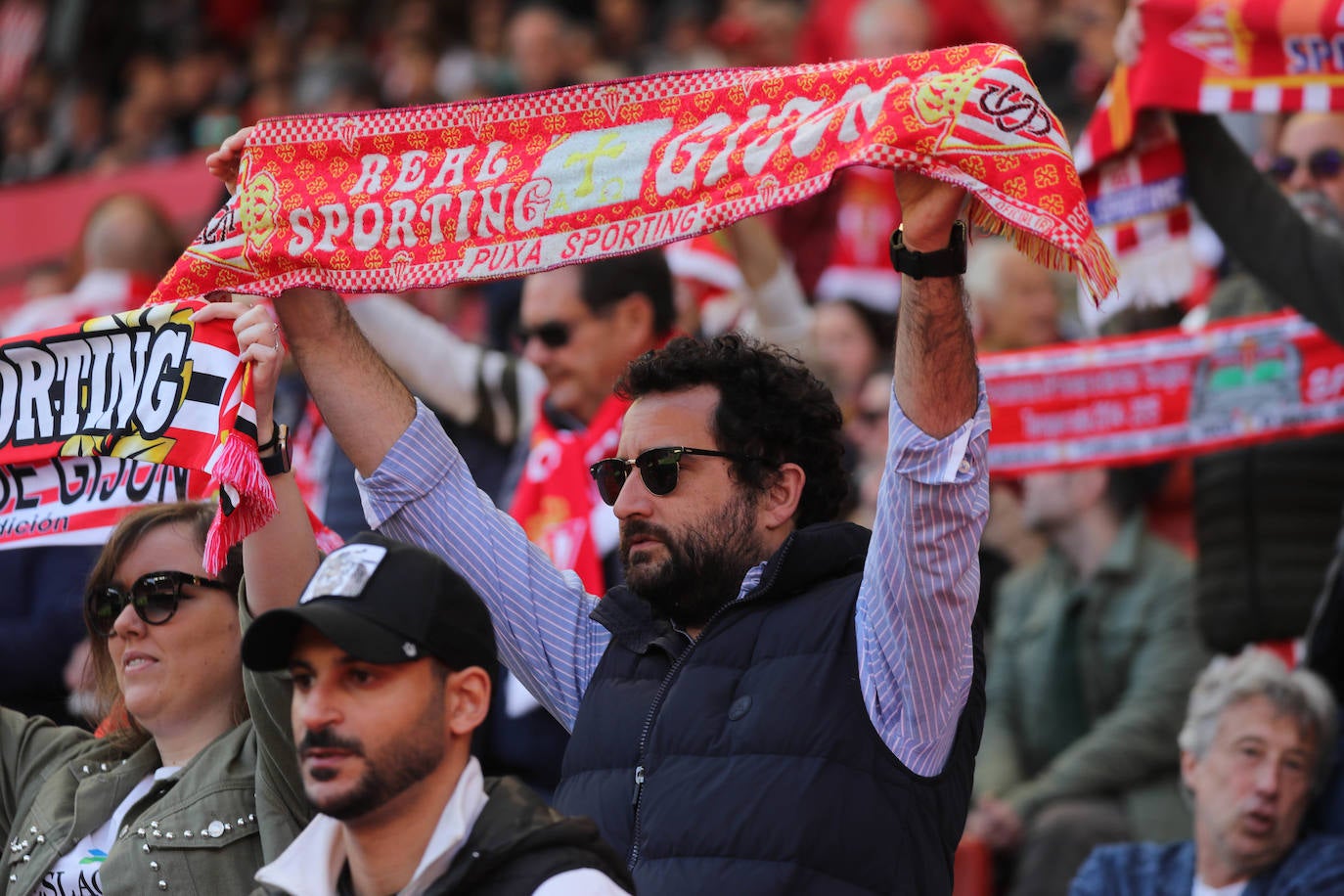 ¿Estuviste en el Sporting - Alavés? ¡Búscate en las fotos!