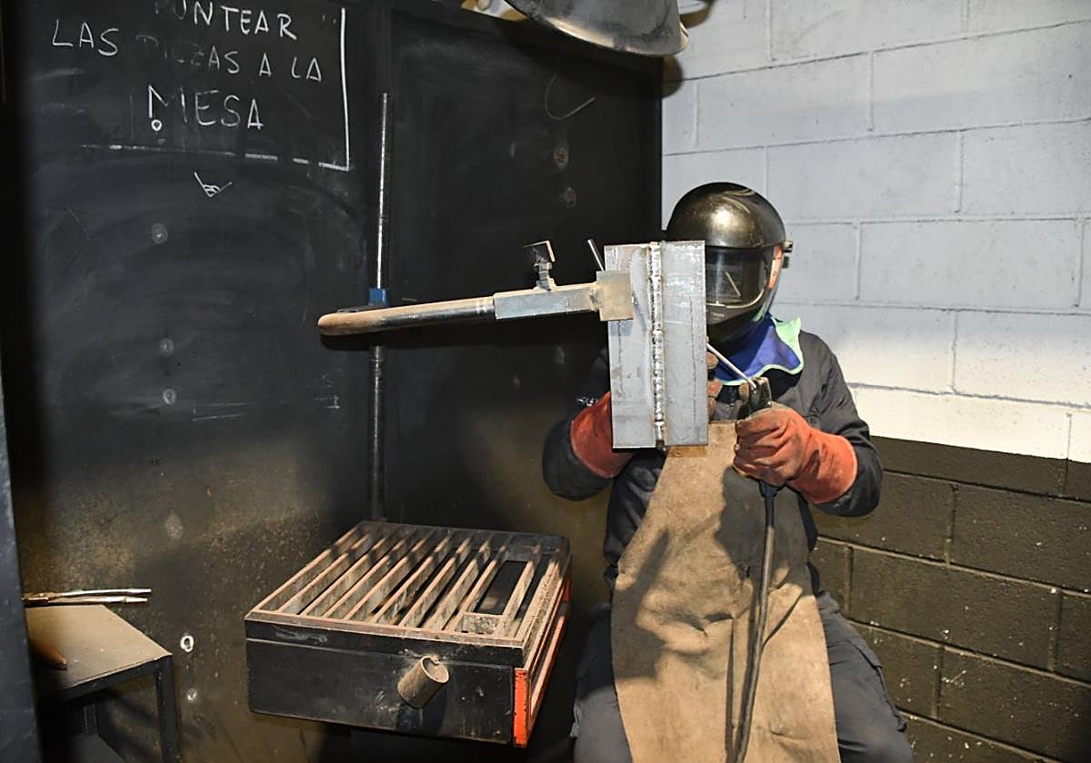 Imagen de archivo de un curso de soldadura en una empresa avilesina.