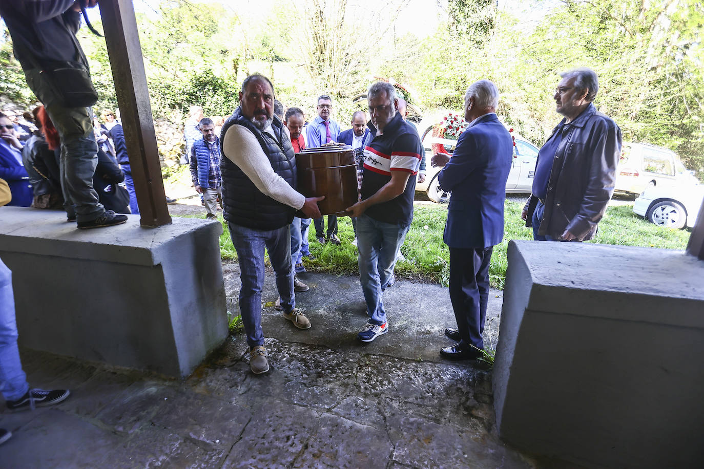 Emotivo adiós a Julio y Javi, dos «campeones» en la carretera y en la vida