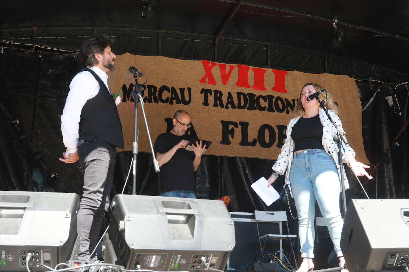 Pola de Lena abarrota las calles de artesanía