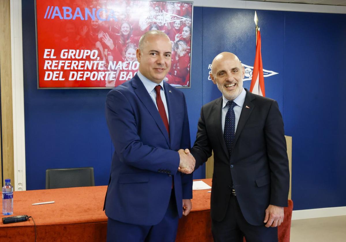 Marcos Lama, director territorial de Abanca, y Antonio Corripio, presidente del Grupo.