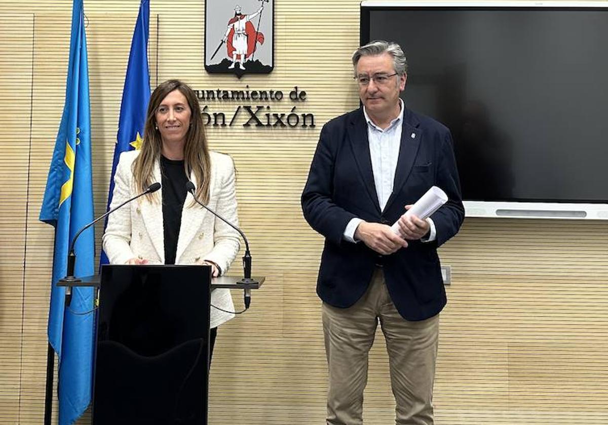 Los populares Ángela Pumariega y Pablo González.