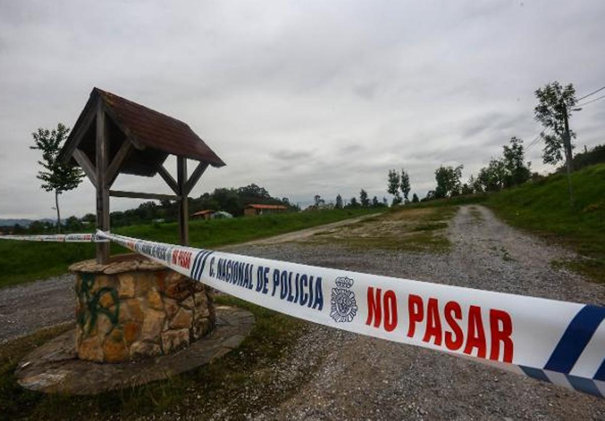 El descampado de San Lázaro de Paniceres, precintado tras el tiroteo el pasado mes de junio de 2022.