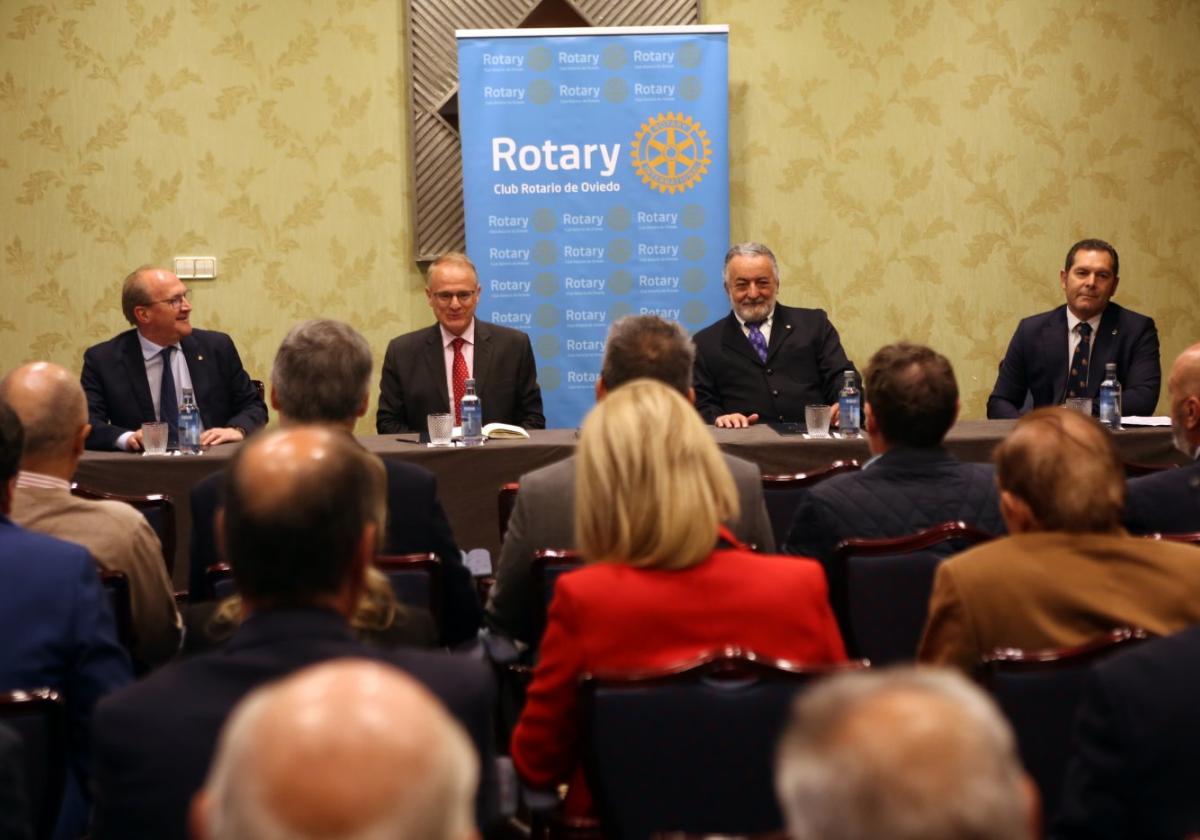 Canga advierte de que «Asturias está cayendo en picado» El Comercio