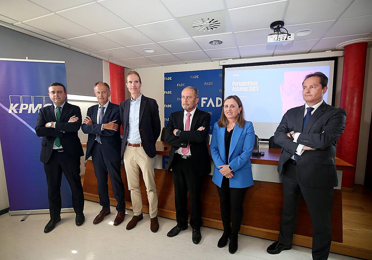Alberto Fernández, Javier Sáenz de Jubera, José Armando Tellado, Fernando Alonso, María Calvo y Eduardo González, en la sede de Fade.